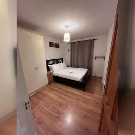 Bright 2 Bdr On Charlotte Quay Apartment *