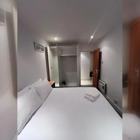 Bright 2 Bdr On Charlotte Quay Dublin