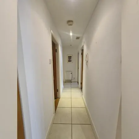 Bright 2 Bdr On Charlotte Quay Apartment Dublin