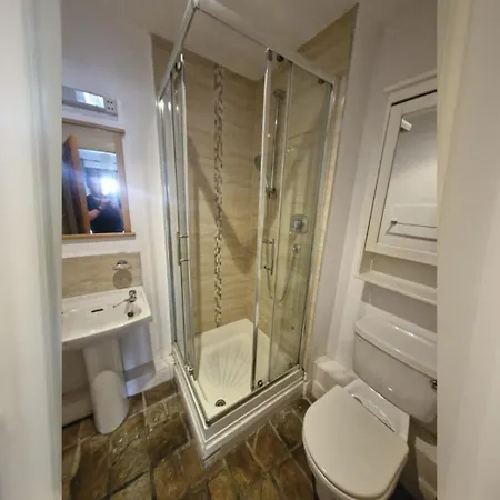 Bright 2 Bdr On Charlotte Quay Apartment *