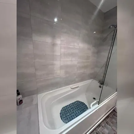 Bright 2 Bdr On Charlotte Quay Apartment Dublin
