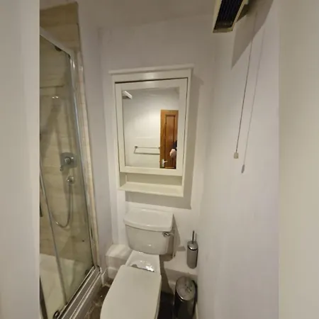 Bright 2 Bdr On Charlotte Quay Apartment Dublin